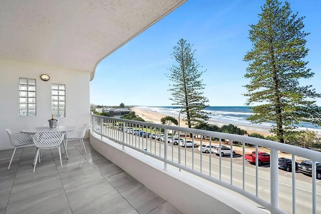 Luxurious Beachfront Penthouse Coolum Beach